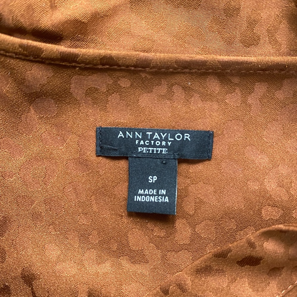 Anne Taylor copper coloured tie-neck blouse - Picture 2 of 3